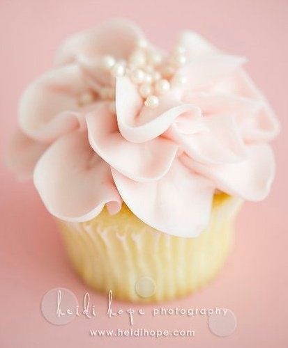 Bridal Shower Cupcakes, Pretty Cupcakes, Creative Cupcakes, Bridal Shower Cakes, Elegant Bridal Shower, Bridal Shower Food, Shower Cupcakes, Flower Cupcakes, Baby Shower Flowers