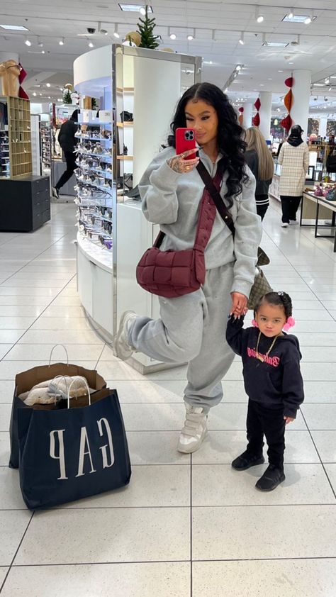 Mommy Daughter Photoshoot, Mommy Daughter Pictures, Mother Daughter Dates, Cute Family Pictures, Mommy And Baby Pictures, India Westbrooks, Future Mommy, Moms Goals, Mommy Goals