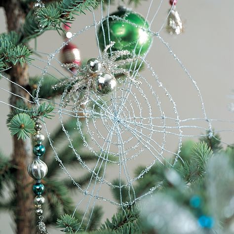 These sparkly spider webs are the perfect home for our spider ornaments. Spiderweb Suncatcher, Beaded Bugs, Spider Ornament, Ukrainian Christmas, Suncatcher Diy, Spider Crafts, Christmas Spider, Beaded Spiders, Navidad Diy