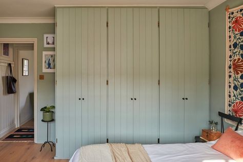 House Big Garden, Wardrobes Sliding Doors, France Bedroom, Cottage Entry, Wardrobes Sliding, Yellow Side Table, Scandinavian Bedroom Ideas, Elegant Eclectic, Row Of Houses