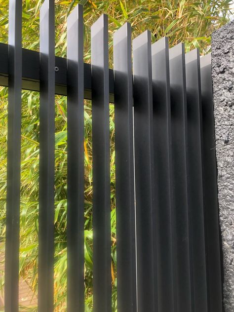 Aluminium Blade Fencing Steel Fence Panels, Fence Gate Design, Modern Fence Design, House Fence Design, Front Fence, Front Gate Design, Entrance Gates Design, Steel Fence, House Gate Design