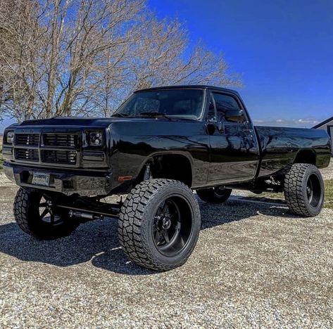 Dodge Square Body Trucks, Dodge Trucks Lifted, Old Chevy Trucks, First Gen Cummins, First Gen Dodge, Truck Builds, Cummins Diesel Trucks, Old Chevy, Dodge Diesel Trucks