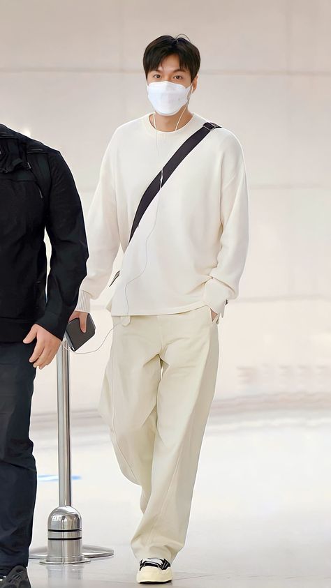 Lee Min Ho Airport Outfit Male, Kpop Airport Fashion Male, Male Idol Outfits, Kpop Male Idols Outfits, Airport Outfit Men, Formal Mens Fashion, Fashion Male, Airport Fashion, Jungkook Aesthetic