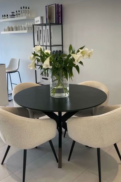 Living Room Black Table Decor, Black Dining Table Small Apartment, Minimalist Dining Room Apartment, Apartment Dining Room Small Round Tables, Chairs For Black Dining Table, Round Dining Table Apartment, Dinning Room Ideas Small Modern, White And Black Dining Room, Small Dining Room Ideas Round Table