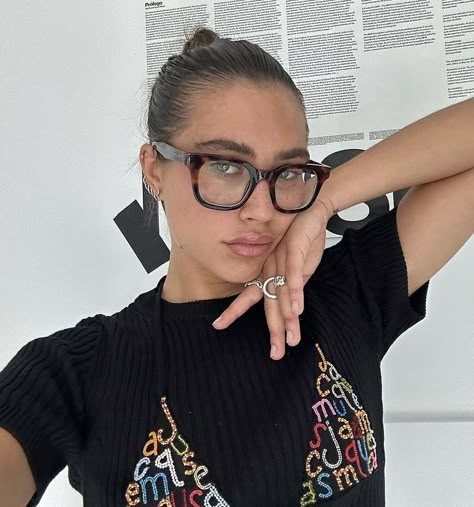 Big Glasses Aesthetic, Glasses For Oval Faces, Glasses Outfit, Glasses Inspiration, Big Glasses, Glasses Trends, Vision Glasses, Oval Face Shapes, Classy Aesthetic