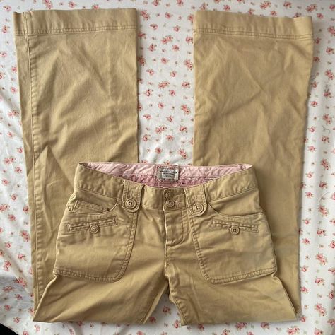 insane vintage y2k early 2000s american eagle cargo... - Depop Early 2000s Cargo Pants, Vintage American Eagle, Little Top Big Pants, 2000s Pants, 2000 Clothes, 2000s Jeans, 2000s Japanese Fashion, Y2k Early 2000s, Pretty Bras