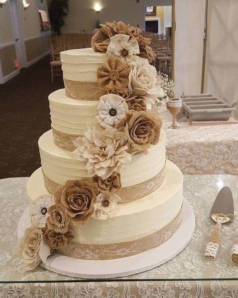 Country Wedding Cakes Rustic Burlap Lace, Rustic Fall Wedding Cake Ideas, Burlap And Lace Wedding Ideas, Destiny Wedding, Burlap Wedding Cake, Textured Buttercream, Burlap And Lace Wedding, Bling Wedding Cakes, Burlap Wedding Decorations