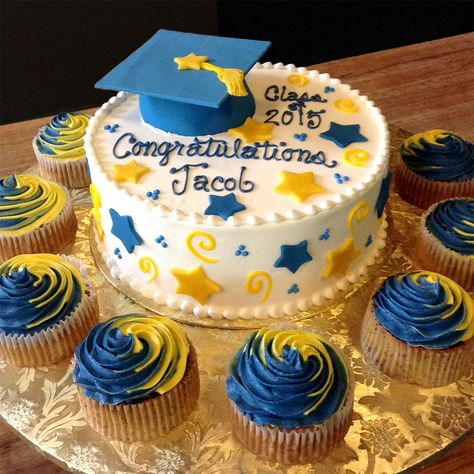 Guy Graduation Cake Ideas, Graduation Cake With Cupcakes, Simple Graduation Cakes 2023, Kids Graduation Cake Ideas, Graduation Cake For High School, Graduation Cake Male, Funny Graduation Cakes For High School, Graduation Cake For Kindergarten, Graduation Cake For Kids