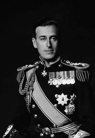 Lord Louis Mountbatten (1900-1979) was born Seine Durchlaucht Prinz Ludwig von Battenberg (His Serene Highness Prince Louis of Battenberg)... Louis Mountbatten, Admiral Of The Fleet, English Royalty, European Royalty, British Monarchy, Royal House, Prince Philip, Princess Victoria, British History