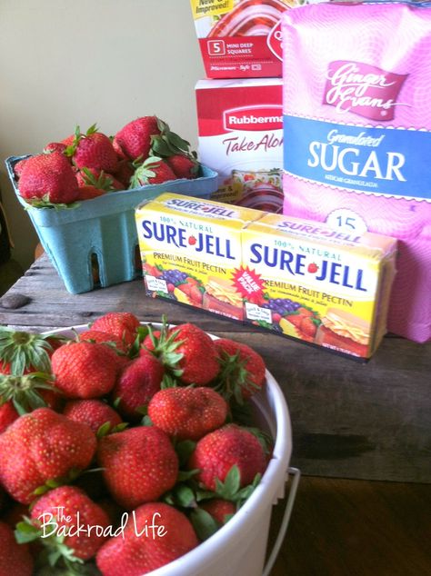 Sure Jell Freezer Jam, Strawberry Jelly Recipe Freezer Jam, Easy Strawberry Freezer Jam Recipe, Surejell Strawberry Jam Recipe, Surejell Strawberry Jelly, Freezer Jelly Strawberry, Easy Freezer Jam Strawberries, Sure Gel Strawberry Jam, Sure Jell Freezer Jam Recipes