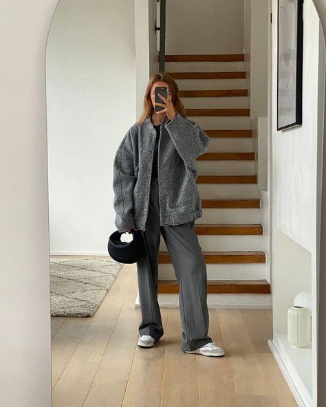 Minimalism Style Outfits, Orlaith Melia, Grey Jacket Outfit, Look Zara, Look Adidas, Estilo Indie, Skandinavian Fashion, Womens Jackets Casual, Zara Outfit