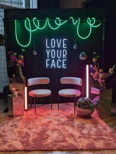 neon | disco | lighting | corporate | event | brand activation | impactful | floral | backdrop Modern Neon Decor, Branded Photo Backdrop, Neon Photo Booth, Neon Event, Neon Backdrop, Vintage Eclectic Decor, Disco Lighting, Neon Disco, Eclectic Decor Vintage