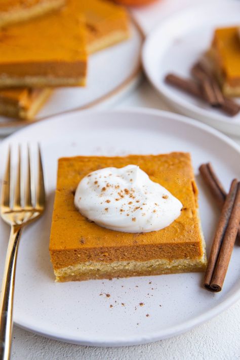 Keto Pumpkin Pie Bars taste just like regular pumpkin pie, but are sugar-free, dairy-free, grain-free and so fun and easy to make! Easier to prepare than traditional pumpkin pie, this simple yet fun and flavorful dessert recipe is amazing for fall gatherings, special occasions and holidays. #keto #lowcarb #grainfree #glutenfree #holiday #dessert #pumpkin Healthy Pumpkin Pie Bars, Knitting Ring, Kasey Trenum, Low Carb Pumpkin Pie, Keto Pumpkin Pie, Healthy Pumpkin Pies, Healthy Cheesecake, Traditional Pumpkin, Preppy Kitchen