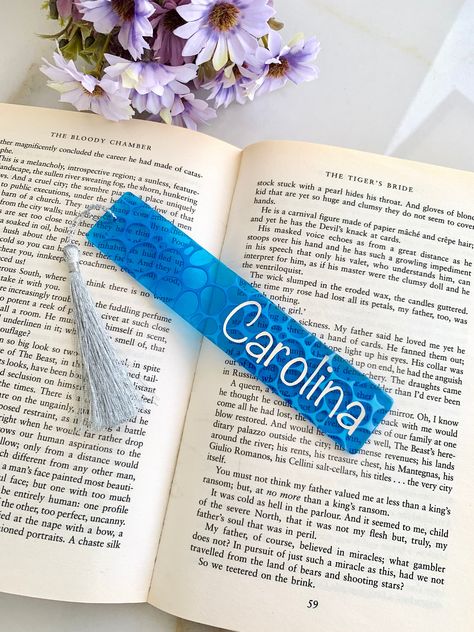 Clover Resin, Bookmark Personalized, Resin Idea, Beach Resin, Resin Bookmarks, Resin Creations, Thank You Presents, Ocean Resin, Epoxy Art