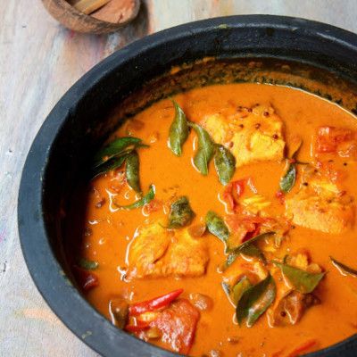 Fish Tomato Curry -Thakkali Meen Curry Fish Tomato, Kerala Fish Curry, Indian Fish Recipes, Fish Curry Indian, Kerala Dishes, Indian Meals, Kerala Recipes, Fish Curry Recipe, Tomato Curry