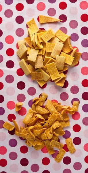 The beauty of a Frito is in its simplicity: a little cornmeal, lots of salt, not much else. (Photo: Andrew Scrivani for The New York Times) Homemade Fritos, Fritos Recipe, Vegetarian Super Bowl Food, Corn Chips Recipe, Vegetarian Super Bowl, Frito Recipe, Baked Meals, Isabel Eats, Fritos Corn Chips