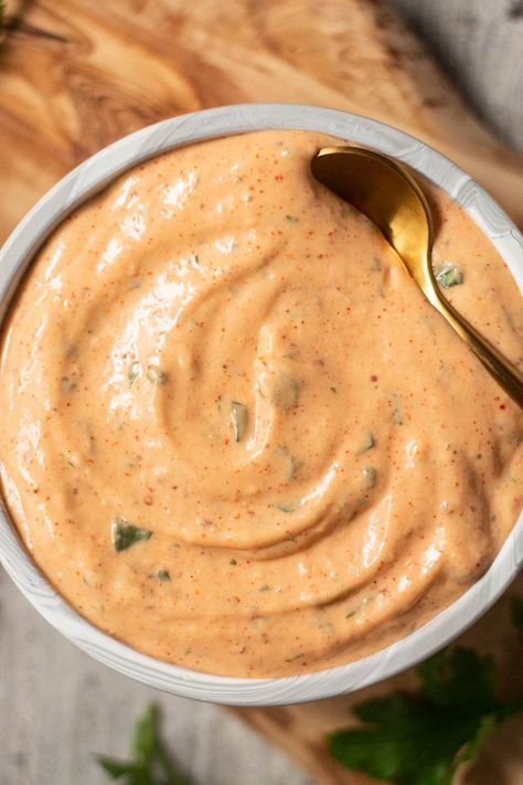 New Orleans remoulade sauce in a gray bowl. Romulade Sauce, Remoulade Sauce Recipe, Louisiana Dishes, Etouffee Recipe, Comeback Sauce, Creole Mustard, Owl Kitchen, Louisiana Hot Sauce, Remoulade Sauce