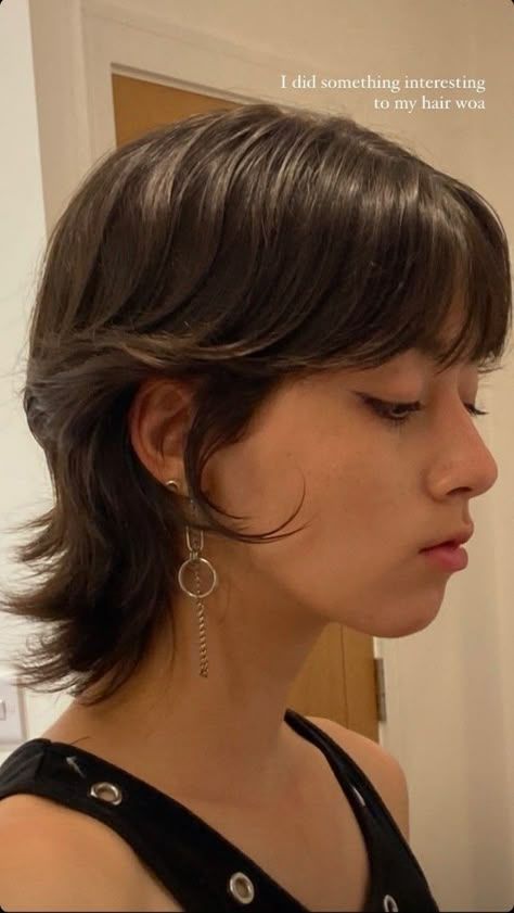 Soft Mullet Haircut, Androgynous Hair, Shaggy Short Hair, Haircut Tutorial, Mullet Haircut, Really Short Hair, Long Wolfcut Haircut, Hair Inspiration Short, Wolfcut Haircut