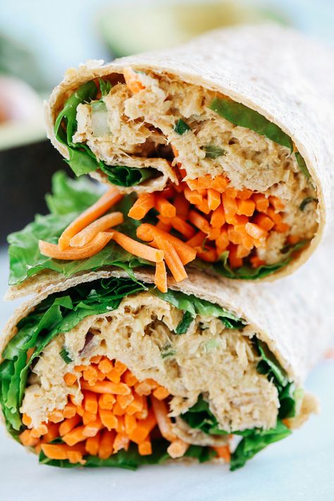 These Spicy Tuna Avocado Wraps are light and fresh, full of flavor and only take 5 minutes to make! The perfect healthy lunch for a busy work week! Macros Diet Recipes, Tuna Wrap, Avocado Wrap, Glazed Meatballs, Macros Diet, Tuna Avocado, Macro Friendly Recipes, Spicy Tuna, Macro Meals