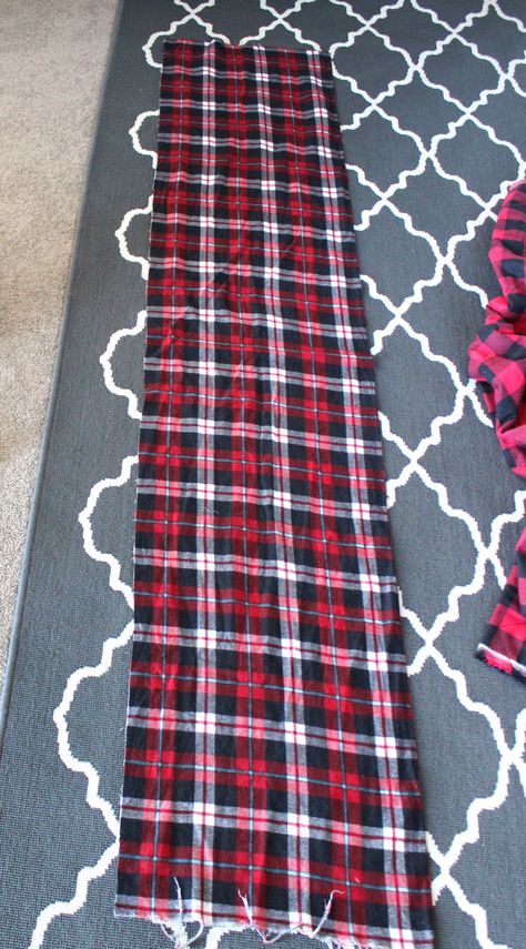 Flannel Scarf Diy, Diy Blanket Scarf, Homemade Scarves, Diy Infinity Scarf, Infinity Scarf Tutorial, Scarf Sewing Pattern, Sewing Scarves, Flannel Scarves, Knitted Cowl Scarves