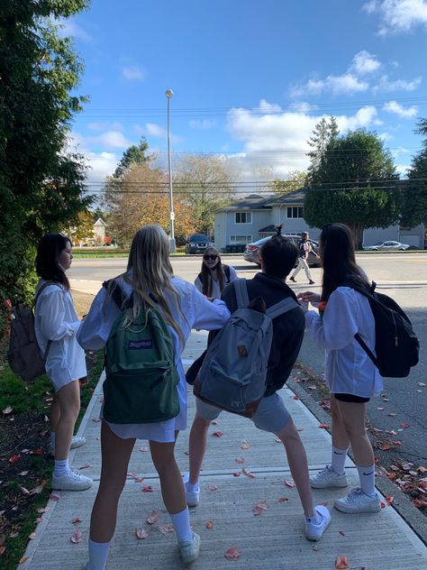 American Girls Aesthetic, School Core, American High School, School Vibes, Music On Spotify, High School Life, Romanticizing School, Dream School, School Trip