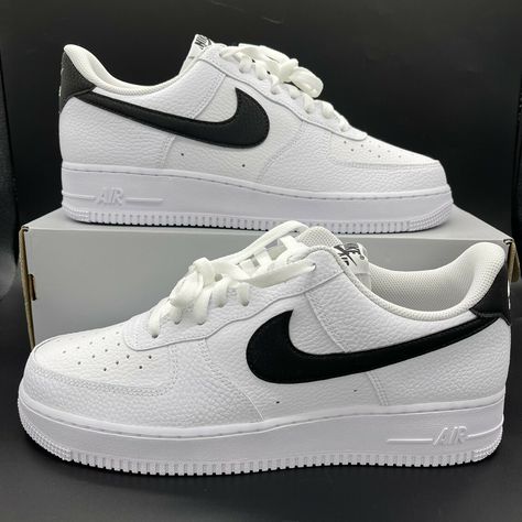 Air Forces Black And White, Air Force 1 Black And White, Nike Air Force 1 Black And White, Nike Shoes Men Outfit, Nike Airforce Men, Air Force Black And White, White Snikers, Air Force Noir, Air Force 1 Noir