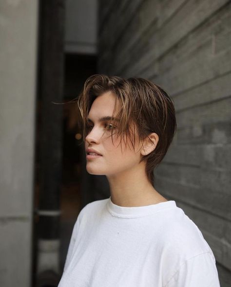 2024 Tomboy Haircuts for Women: Short, Korean, Long, Curly Styles" Masculine Haircut For Women, Queer Haircut, Lesbian Hair, Non Binary Haircuts, Queer Hair, Tomboy Haircut, Androgynous Haircut, Curly Styles, Androgynous Hair