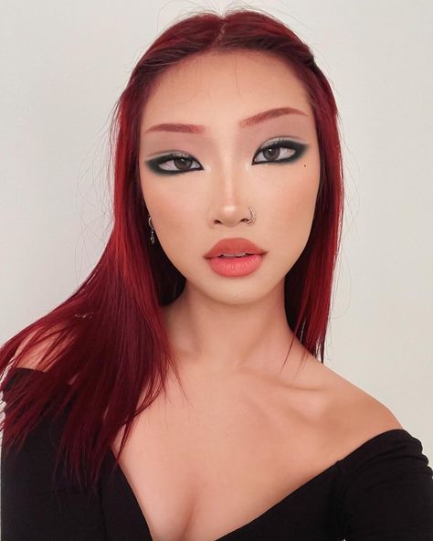 Red Eyebrows Makeup, Red Hair And Red Eyebrows, Red Eyebrow Makeup, Red Eyebrows, Fire Makeup, Makeup Stylist, Alternative Makeup, Cute Makeup Looks, Asian Eye Makeup