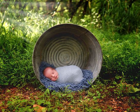 Outdoor Newborn Boy Spring Newborn Pictures Boy, Newborn Photography Boy Outdoor, Newborn Outdoor Photoshoot, Newborn Pictures Boy, Fall Newborn Photography, Outdoor Newborn Photos, Outdoor Newborn Session, Outdoor Baby Photography, Outdoor Newborn Photography