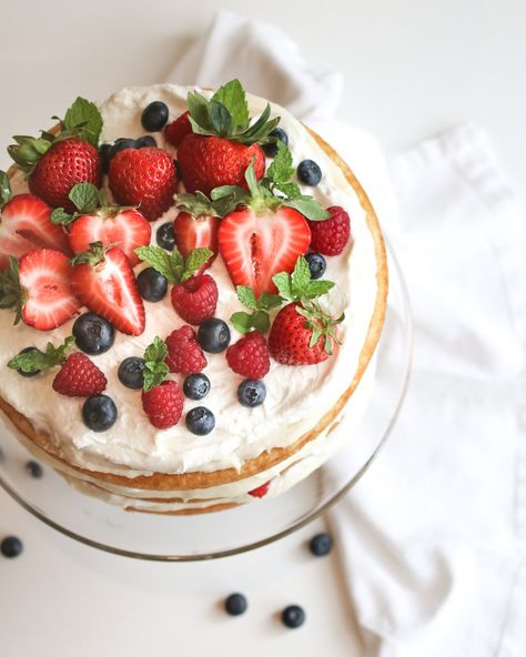 White Chocolate Berry Cake - Lo's Kitchen White Chocolate Berry Cake, Lemon Berry Cake, Chocolate Cake With Berries, Chocolate Berry Cake, Cake With Berries, White Chocolate Cake, Holiday Baking Recipes, White Cake Recipe, Berry Cake