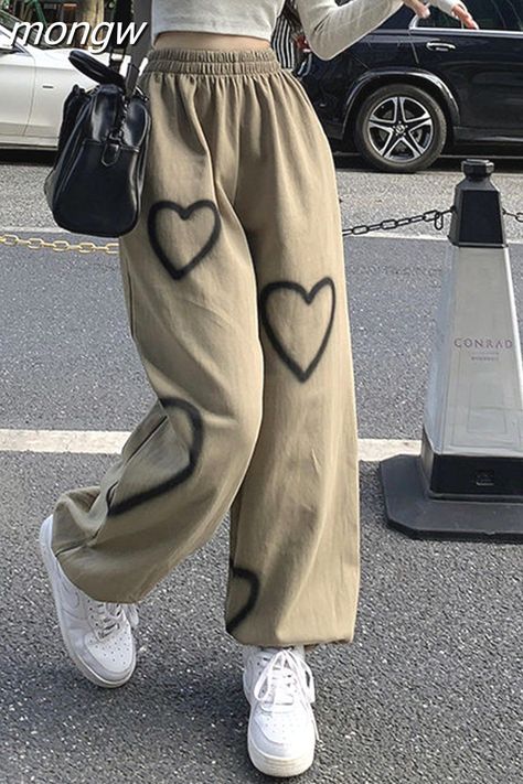 Heart Sweatpants, Korean Student, Simple Casual Outfits, Sweatpants Women, Streetwear Hip Hop, Korean Casual Outfits, Baggy Clothes, Quick Outfits, Fashionista Clothes