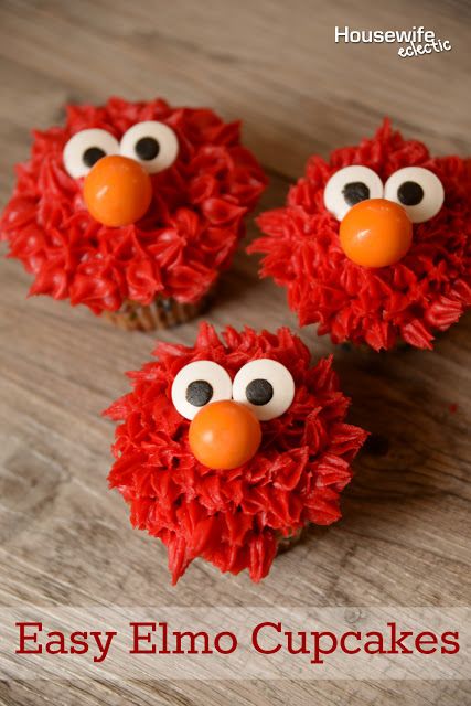 My two-year-old is right in the middle of her Elmo phase. She requests Elmo’s world as her lullaby and begs to watch Sesame Street. Her birthday party was full of red and Elmo from the decorations to the party games, but I have to say these little cupcakes were my favorite part. They were so … Ernie Und Bert, Elmo Cupcakes, Cupcake Recipes For Kids, Cupcake Decorating Party, Birthday Cupcakes Decoration, Cookie Monster Cupcakes, Elmo Cake, Cupcake Tutorial, Elmo Birthday Party