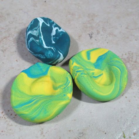 For the love of : Easy Peasy Polymer Clay Worry Stone Tutorial Homemade Fidget Toys, Calm Down Kit, Therapy Toys, Sensory Art, Thumb Prints, How To Make Clay, Art Therapy Activities, Holiday Crafts For Kids, Stones Diy