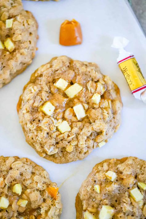 Carmel Apple Oat Cookies, Carmel Apple Crumble Cookie Recipe, Carmel Apple Cookies Recipe, Oatmeal Caramel Cookies, Carmel Apple Cookie Recipe, Apple Pie Filling Cookies, Caramel Apple Cookies Recipes, Apple Pie Oatmeal Cookies, Apple Crisp Cookies