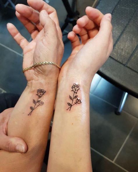 Matching Cousin Tattoos, Mommy Daughter Tattoos, First Time Tattoos, Tattoo Ideas Female Sleeve, Cousin Tattoos, Maching Tattoos, Mom Daughter Tattoos, Tattoos Tiny, Small Matching Tattoos