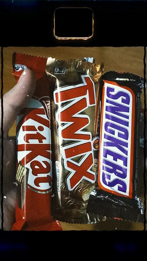 {chocolate,snickers,twix,kitkat,🍫} Snickers Chocolate Bar, Gas Station Food, Twix Chocolate, Twix Bars, Snickers Chocolate, Space Iphone Wallpaper, Disney Princess Toys, Princess Toys, Food Displays