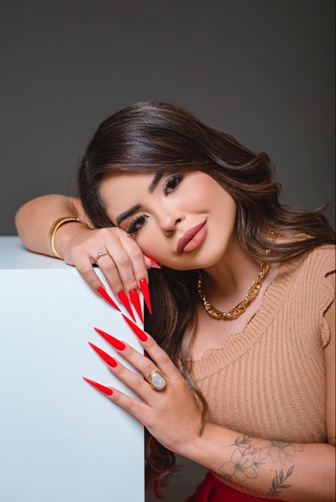 Manicurist Photoshoot, Nail Artist Photoshoot Ideas, Nail Salon Photoshoot, Nail Model Photography, Nail Tech Headshots, Nail Pose Ideas, Nail Artist Photoshoot, Nail Tech Photoshoot, Nail Tech Photoshoot Ideas