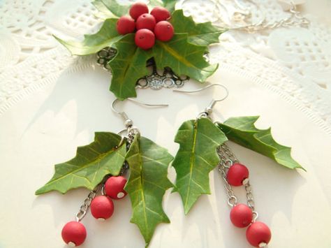 Christmas earrings holly berry Christmas jewelry by DecorUA Skull Cherries, Clay Flower Earrings, Earring Christmas, Lilac Earrings, Earrings Polymer, Polymer Clay Christmas, Holiday Earrings, Clay Flower, Clay Jewellery