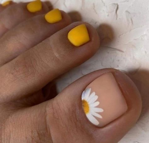 Pedicure Ideas Shellac, Mexican Pedicure Designs, Pedicure Sunflower Design, Jell Manicure Ideas, Nails For Trip To Greece, Toenail Nail Art, Bright Toenails For Summer, Cute Summer Toenails, Pedicure Summer Ideas