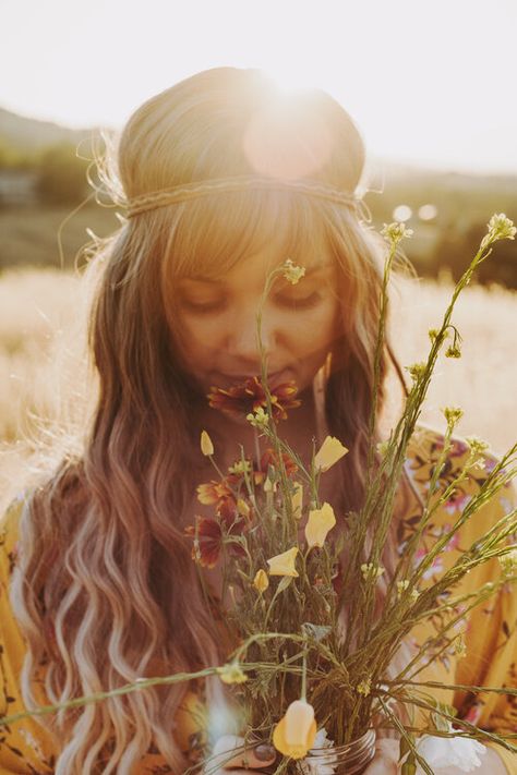 Hippie Senior Pictures, Hippie Photoshoot, Flower Child Aesthetic, Hippy Aesthetic, 70s Photoshoot, Boho Photoshoot, Hippie Mom, Spiritual Photos, Wildflowers Photography