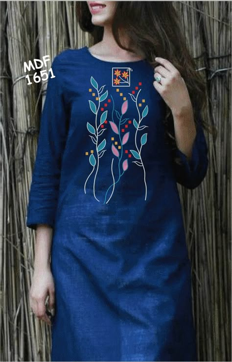 Handprint Kurti Design, Handpaint Kurti Design, Hand Paint Kurti Design, Kurta Hand Embroidery Design, Hand Painted Kurtas For Women, Fabric Paint Kurti Design, Kurti Painting Ideas, Hand Paint Kurti, Febric Penting Design Kurti