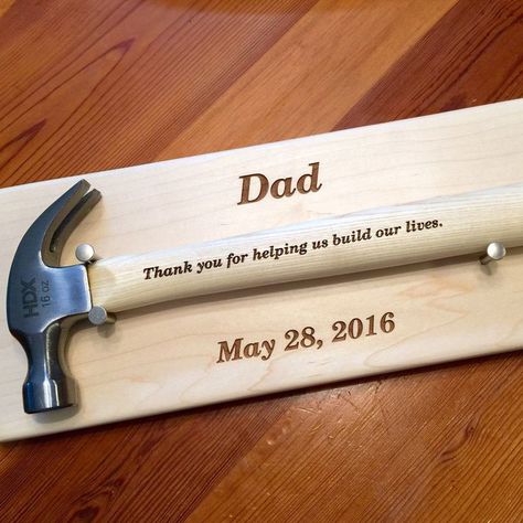 Hammer Holder, Diy Gifts For Dad, Husband Anniversary, Display Wall, Foto Tips, Great Father, Holiday Paper, Fathers Day Crafts, Holiday Gift Wrap