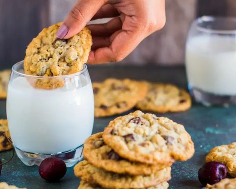 Martha Stewart's Oatmeal Cookies of the Year Recipe - Food.com Chocolate Chip Cookies Martha Stewart, Oatmeal Pecan Cookies, Toffee Chocolate Chip Cookies, Bouquet Recipe, Toffee Chocolate, Baked Doughnuts, Chocolate Oatmeal Cookies, Celebrity Recipes, Martha Stewart Recipes