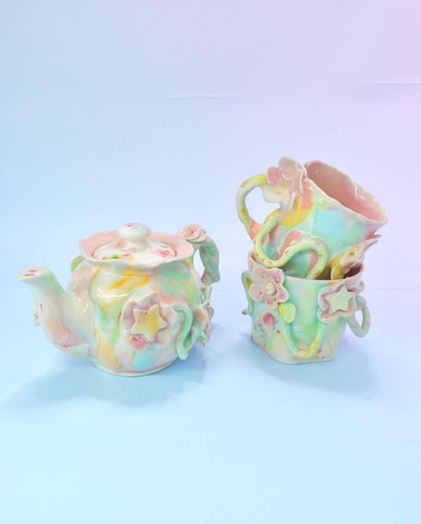 Sculptural Teapot, Homemade Pottery, Teapot Ideas, Flower Pottery, Cute Teapot, Flower Sculpture, Pottery Painting Designs, Ceramic Artwork, Clay Diy Projects