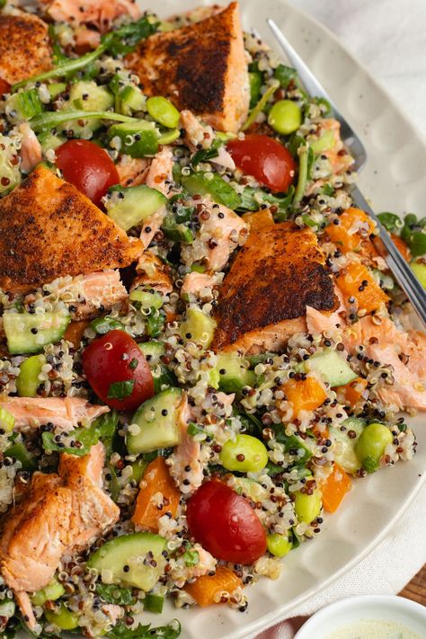 Salmon Quinoa Salad - Sprinkled With Balance Salmon And Quinoa Salad, Quinoa Salmon Salad, Quinoa Salad With Salmon, Cold Salmon Recipes Lunches, Quinoa Dinners, Meals With Salmon, Kinoa Salad, Food Inspiration Healthy, Salmon Quinoa Bowl