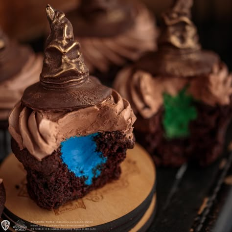 Sorting Hat Cupcakes, Harry Potter Desserts, Harry Potter Snacks, Harry Potter Cupcakes, Hat Cupcakes, Harry Potter Movie Night, Harry Potter Theme Birthday, Harry Potter Sorting, Harry Potter Sorting Hat