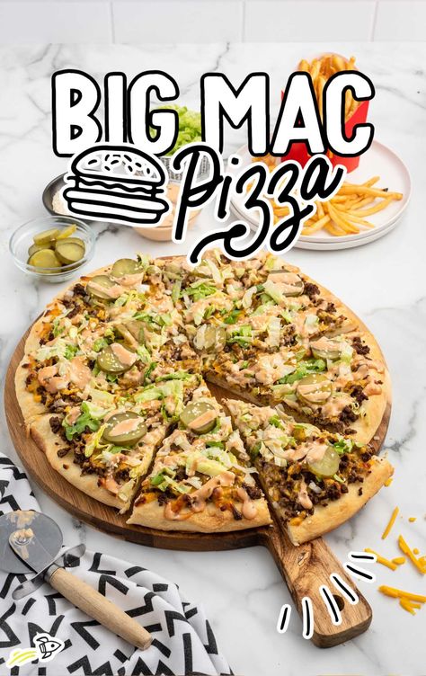 Big Mac Pizza Homemade Cheeseburger Pizza, Big Mac Pizza Recipes, Cheese Burger Pizza, Big Mac Pizza, Cheeseburger Pizza, Homemade Cheeseburgers, In And Out Burger, Burger Pizza, Pizza Tray