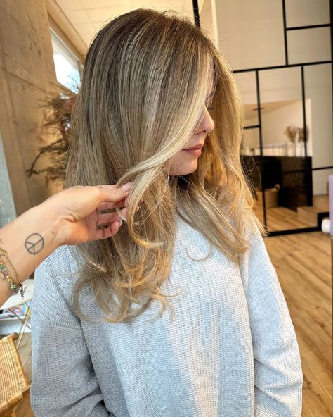 Sandy Beige Blonde Hair, Beige Blonde Hair, Hairstyle Inspo, Beige Blonde, Winterthur, Blonde Hair, Blonde, Hair, Quick Saves