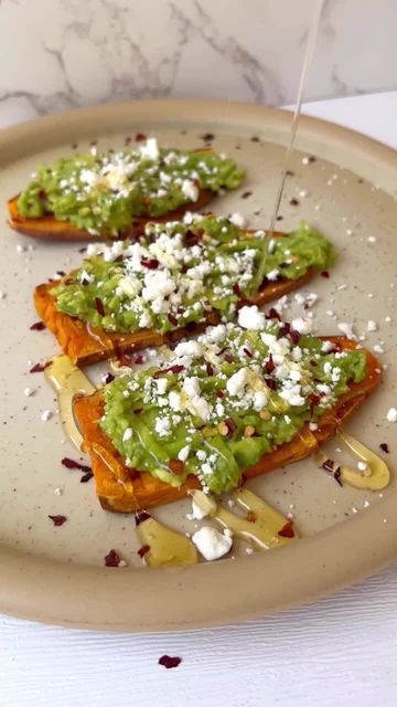 Potato Avocado Toast, Sweet Potato Avocado, Potato Avocado, Avocado Toast Breakfast, Potato Toast, Sweet Potato Toast, Sweet Potato Slices, Mashed Avocado, Foods With Gluten