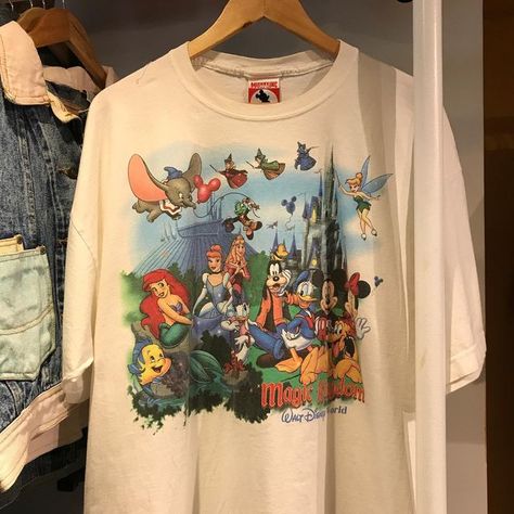 Thrifted Tee Shirts, Disney Shirt Aesthetic, Vintage Disney Tee, Disney Outfit Themes, Vintage Disney Merch, Disney Shirts Aesthetic, Disney World T Shirts, Vintage Disney Tshirt, Vintage Disney Shirt